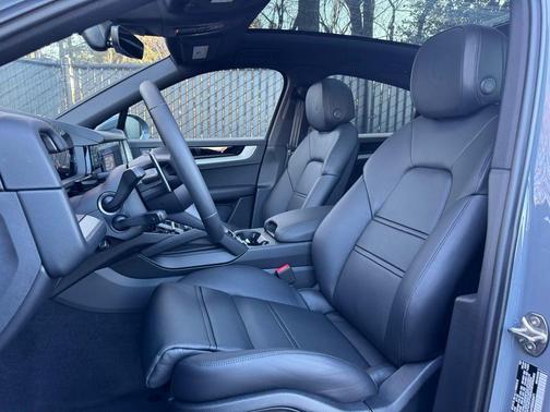 2025 Porsche Cayenne AWD