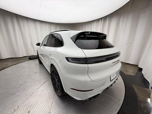 2025 Porsche Cayenne GTS