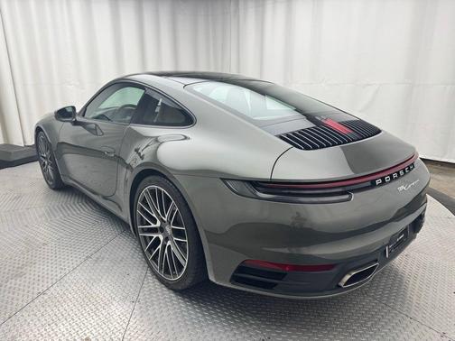 2022 Porsche 911 Carrera 4