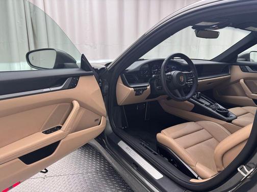 2022 Porsche 911 Carrera 4