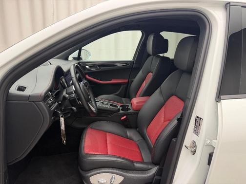 2020 Porsche Macan Base