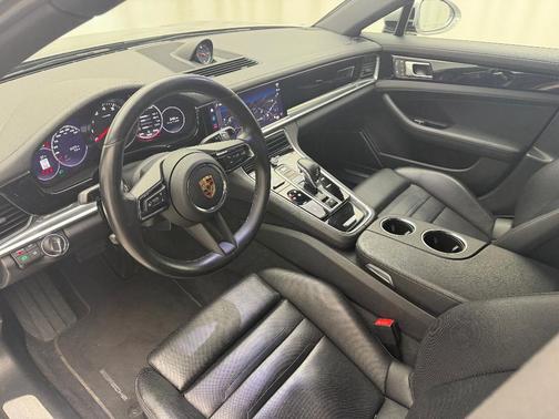 2023 Porsche Panamera 4