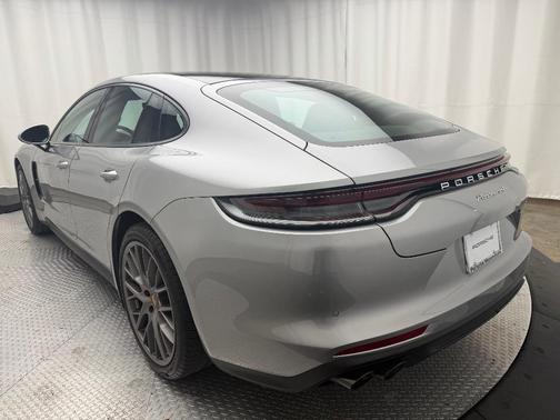 2023 Porsche Panamera 4
