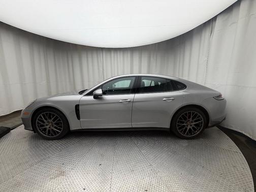 2023 Porsche Panamera 4