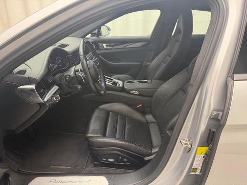 2023 Porsche Panamera 4