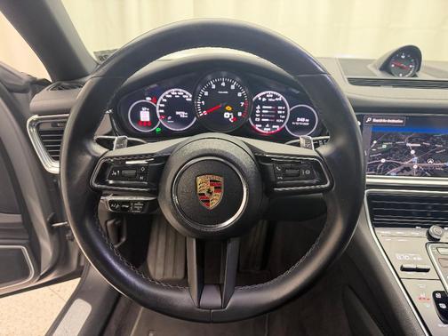2023 Porsche Panamera 4