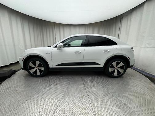 2026 Porsche Macan 4