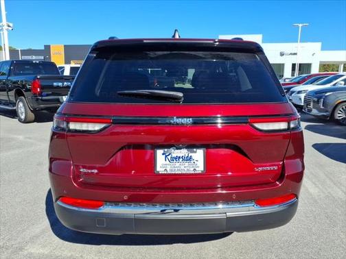 2023 Jeep Grand Cherokee Laredo 4x4