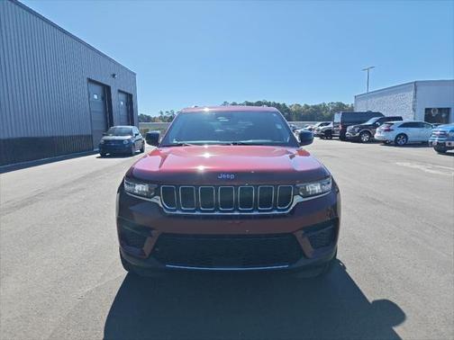 2023 Jeep Grand Cherokee Laredo 4x4