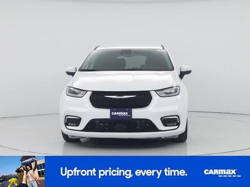 White 2023 Chrysler Pacifica Touring L