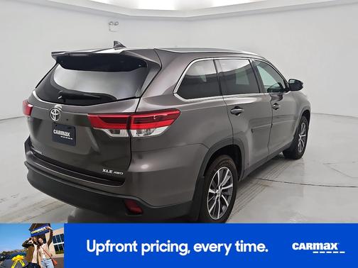 Gray 2019 Toyota Highlander XLE