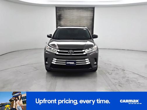 Gray 2019 Toyota Highlander XLE