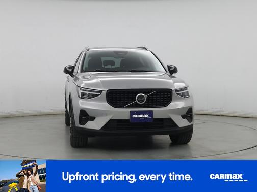 2025 Volvo XC40 B5 Plus Dark Theme