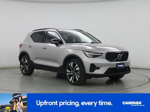 2025 Volvo XC40 B5 Plus Dark Theme