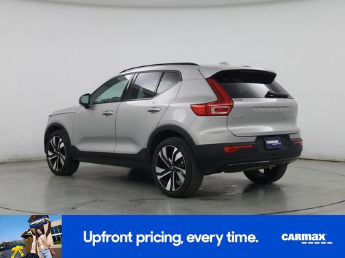 2025 Volvo XC40 B5 Plus Dark Theme