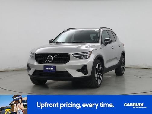 2025 Volvo XC40 B5 Plus Dark Theme