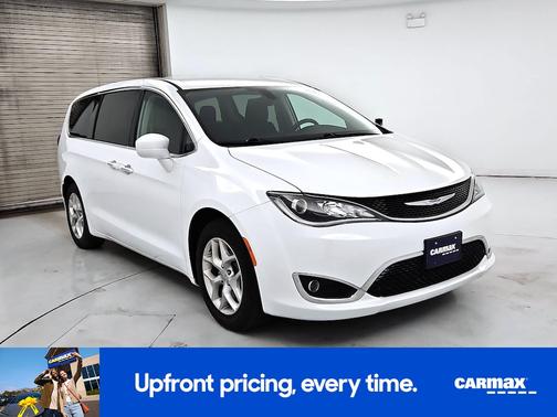 White 2018 Chrysler Pacifica Touring Plus