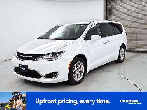 White 2018 Chrysler Pacifica Touring Plus