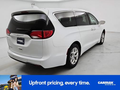 White 2018 Chrysler Pacifica Touring Plus