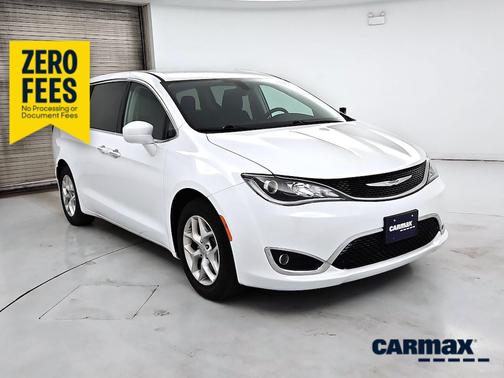 White 2018 Chrysler Pacifica Touring Plus