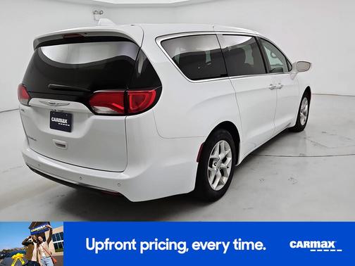 White 2018 Chrysler Pacifica Touring Plus