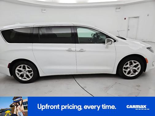 White 2018 Chrysler Pacifica Touring Plus