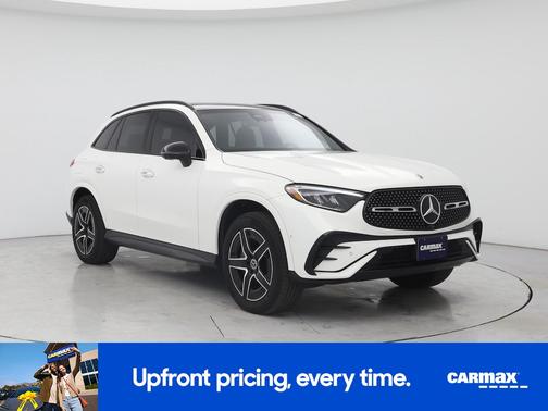 White 2023 Mercedes-Benz GLC 300