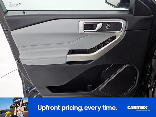 Black 2022 Ford Explorer XLT