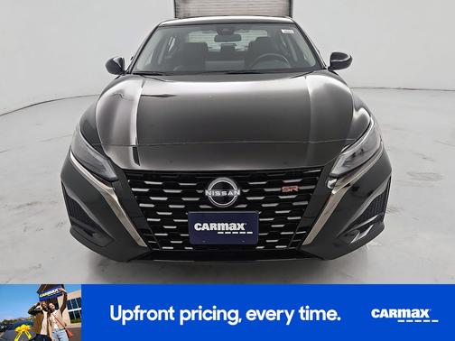 Black 2023 Nissan Altima SR