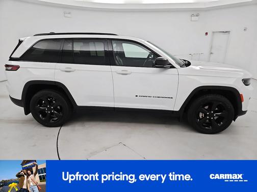 White 2023 Jeep Grand Cherokee Altitude