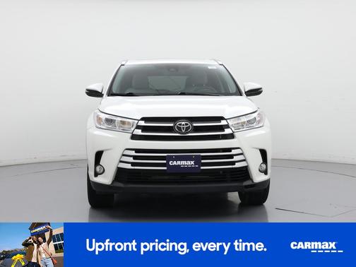 White 2018 Toyota Highlander XLE