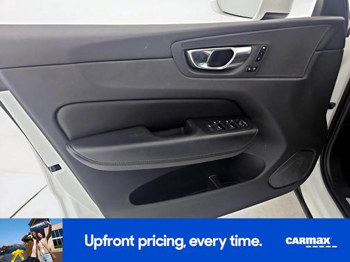 White 2023 Volvo XC60 B5 Core