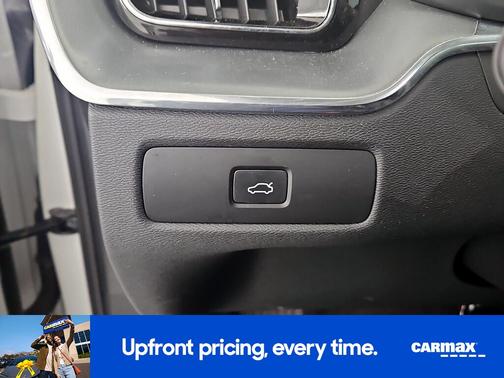 White 2023 Volvo XC60 B5 Core