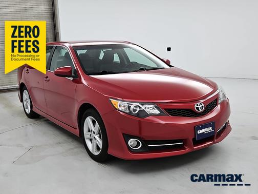 Red 2014 Toyota Camry SE