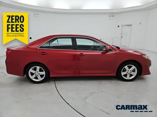Red 2014 Toyota Camry SE