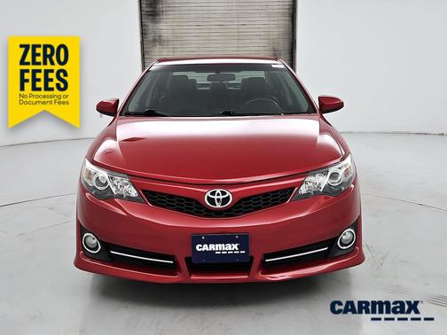 Red 2014 Toyota Camry SE