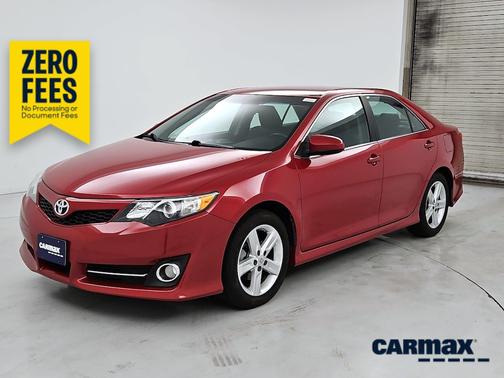 Red 2014 Toyota Camry SE