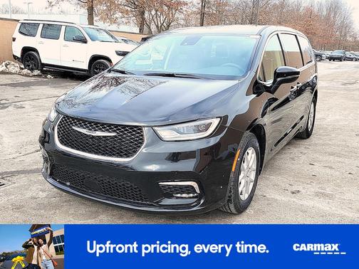 Black 2023 Chrysler Pacifica Touring L