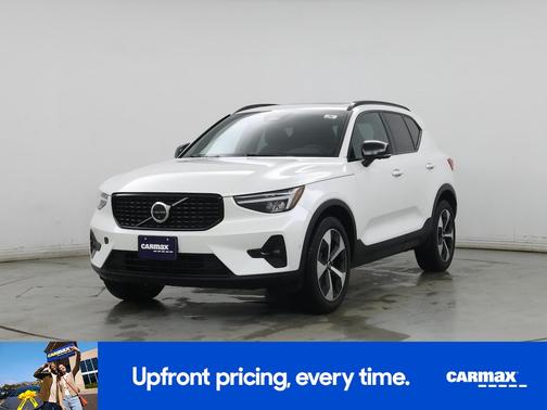 2025 Volvo XC40 B5 Plus Dark Theme