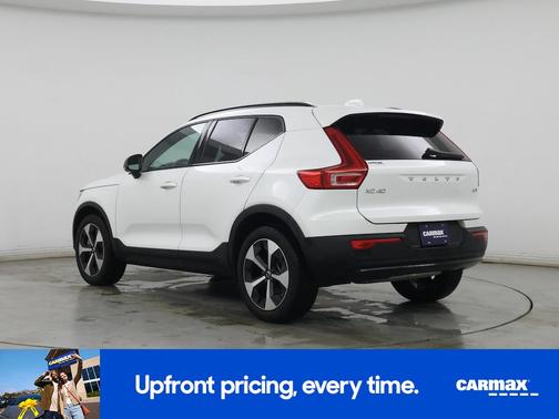 2025 Volvo XC40 B5 Plus Dark Theme