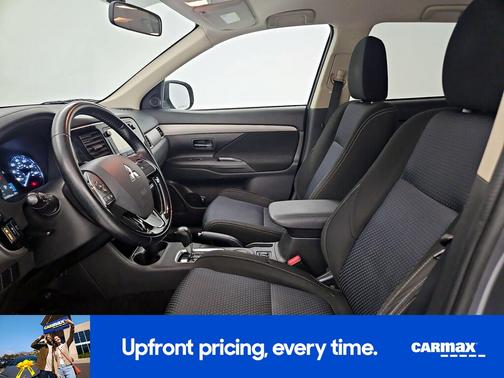 Silver 2016 Mitsubishi Outlander SE