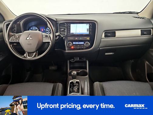 Silver 2016 Mitsubishi Outlander SE