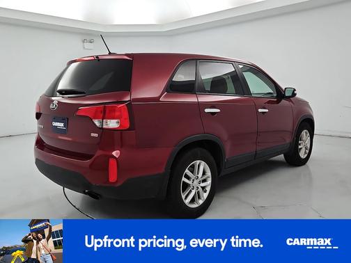 Red 2015 Kia Sorento LX