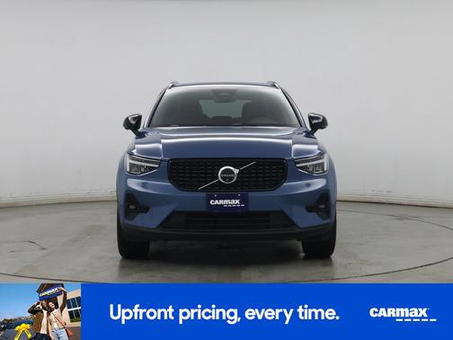 2025 Volvo XC40 B5 Plus Dark Theme