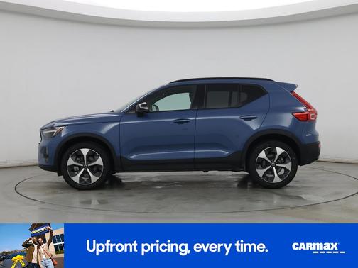2025 Volvo XC40 B5 Plus Dark Theme