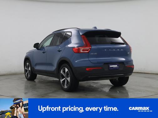 2025 Volvo XC40 B5 Plus Dark Theme
