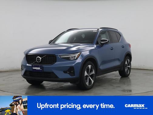 2025 Volvo XC40 B5 Plus Dark Theme