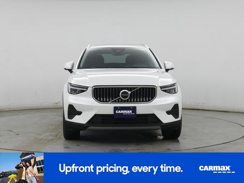 2025 Volvo XC40 B5 Core Bright Theme