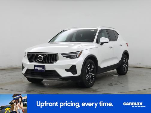 2025 Volvo XC40 B5 Core Bright Theme