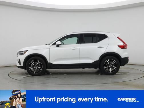 2025 Volvo XC40 B5 Core Bright Theme